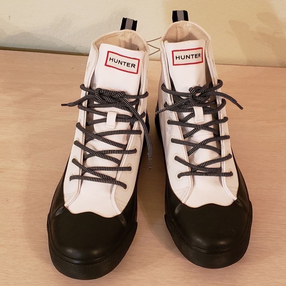 Hunter Sneakers size 8W 10M